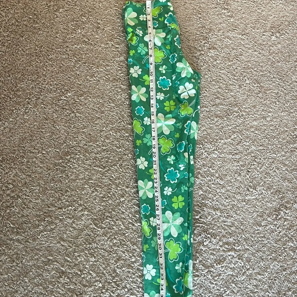 No Boundaries Green Clover Patterned Kids Leggings
